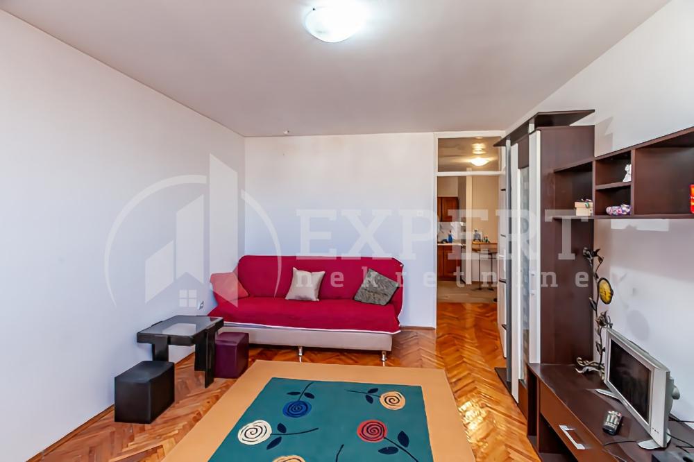 Slika 1 - Stan u zgradi, uknjižen, centralno grejanje, oglas ID p-013627