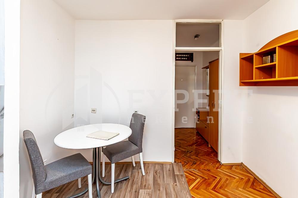 Slika 3 - Stan u zgradi, uknjižen, centralno grejanje, oglas ID p-013627