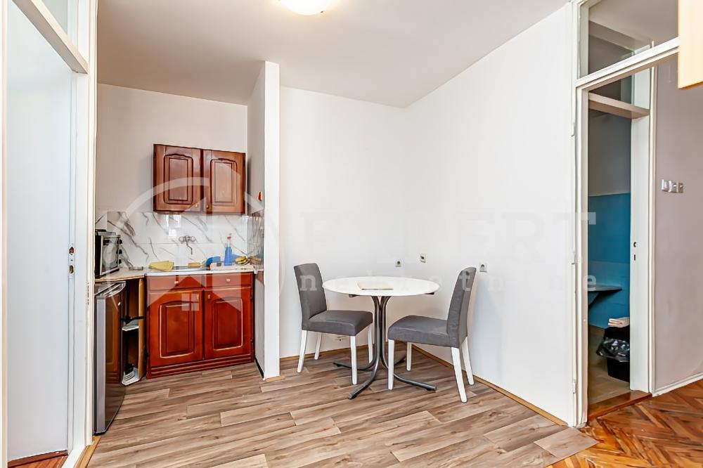 Slika 2 - Stan u zgradi, uknjižen, centralno grejanje, oglas ID p-013627