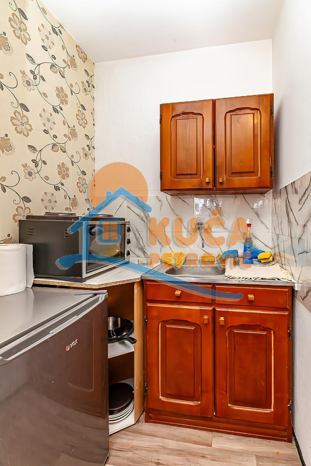 Slika 5 - Stan u zgradi, uknjižen, centralno grejanje, oglas ID p-013627