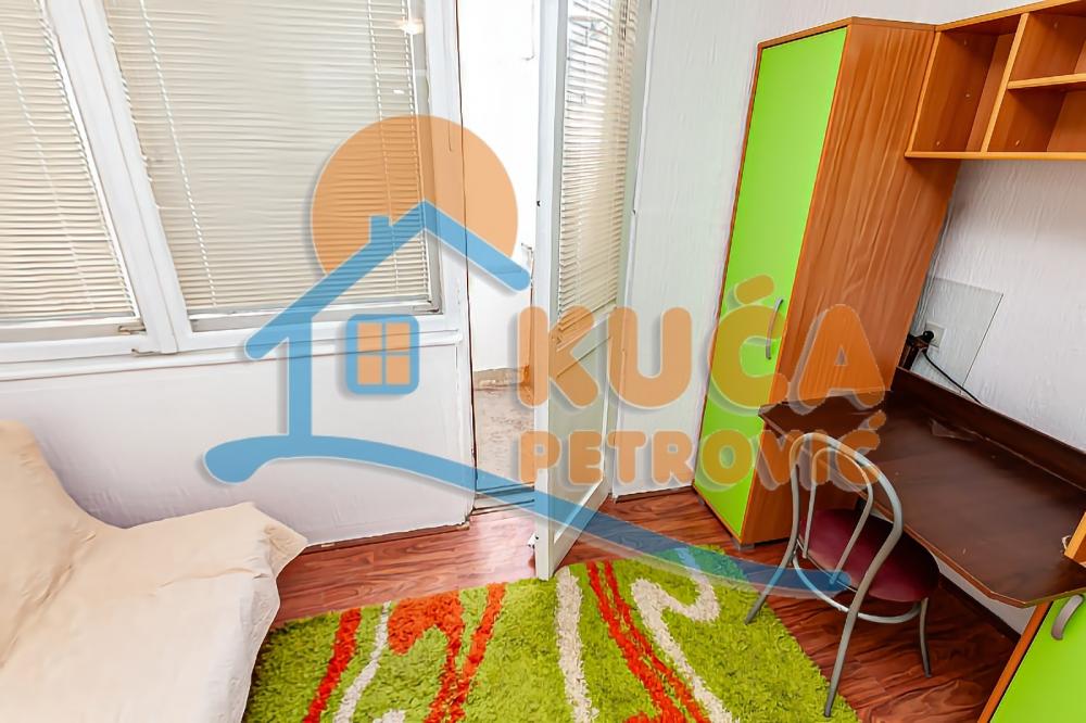 Slika 4 - Stan u zgradi, uknjižen, centralno grejanje, oglas ID p-013627