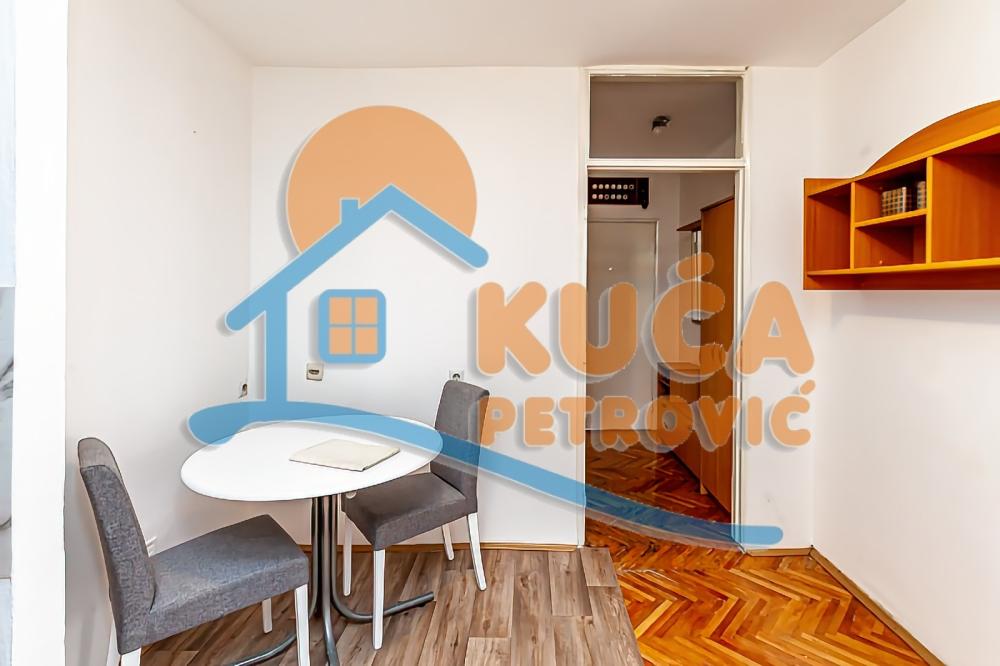 Slika 3 - Stan u zgradi, uknjižen, centralno grejanje, oglas ID p-013627