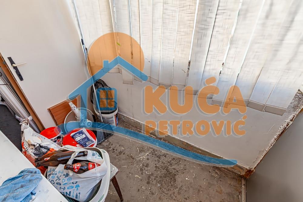 Slika 7 - Stan u zgradi, uknjižen, centralno grejanje, oglas ID p-013627
