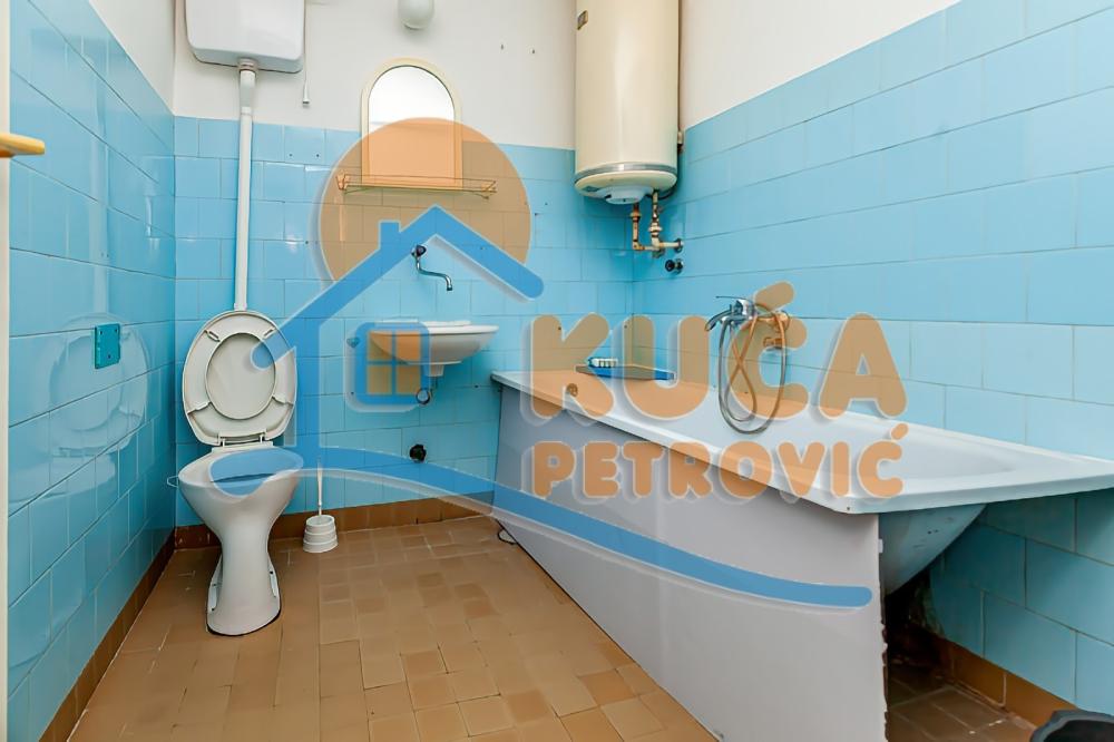 Slika 6 - Stan u zgradi, uknjižen, centralno grejanje, oglas ID p-013627