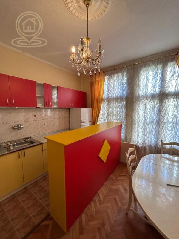 Slika 5 - Na prodaju stan 57m² u centru Niške Banje – prostrana spavaća soba, dnevni boravak, kuhinja, kupatilo,