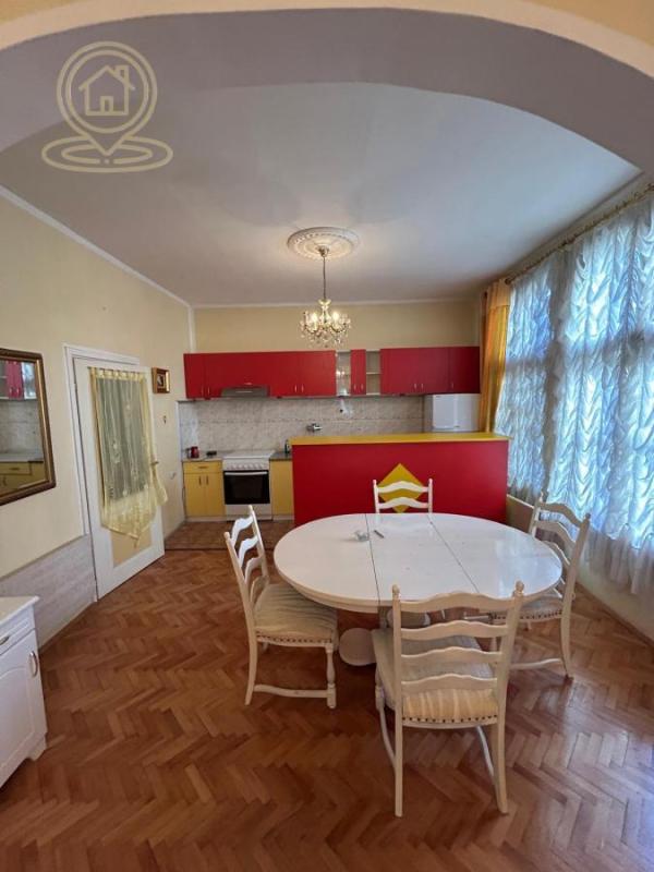 Slika 7 - Na prodaju stan 57m² u centru Niške Banje – prostrana spavaća soba, dnevni boravak, kuhinja, kupatilo,