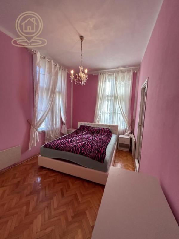 Slika 8 - Na prodaju stan 57m² u centru Niške Banje – prostrana spavaća soba, dnevni boravak, kuhinja, kupatilo,