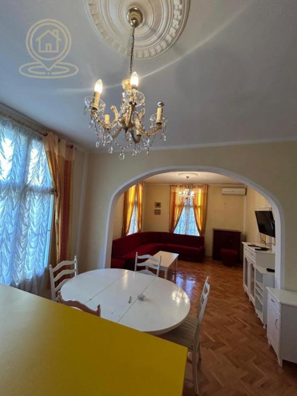 Slika 4 - Na prodaju stan 57m² u centru Niške Banje – prostrana spavaća soba, dnevni boravak, kuhinja, kupatilo,