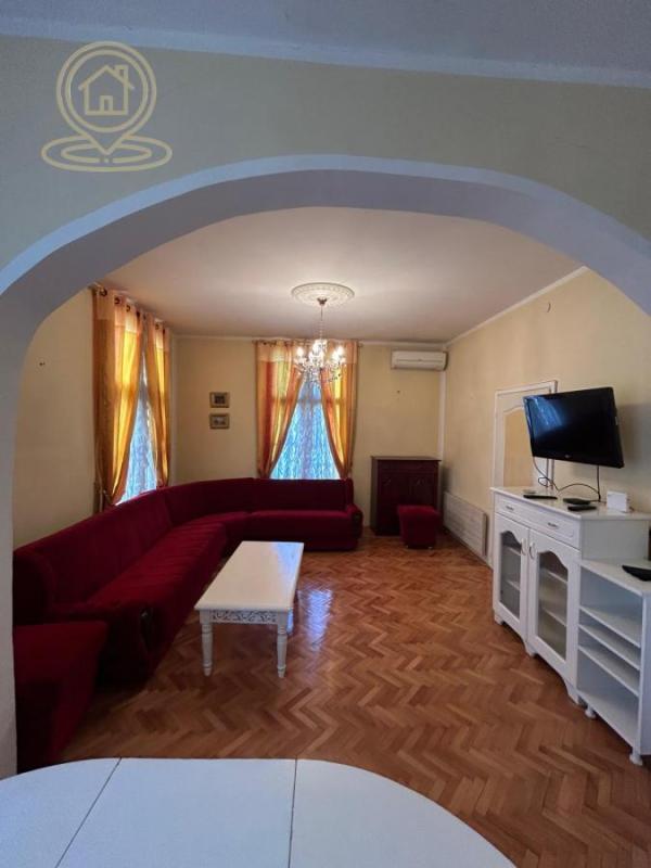 Slika 2 - Na prodaju stan 57m² u centru Niške Banje – prostrana spavaća soba, dnevni boravak, kuhinja, kupatilo,