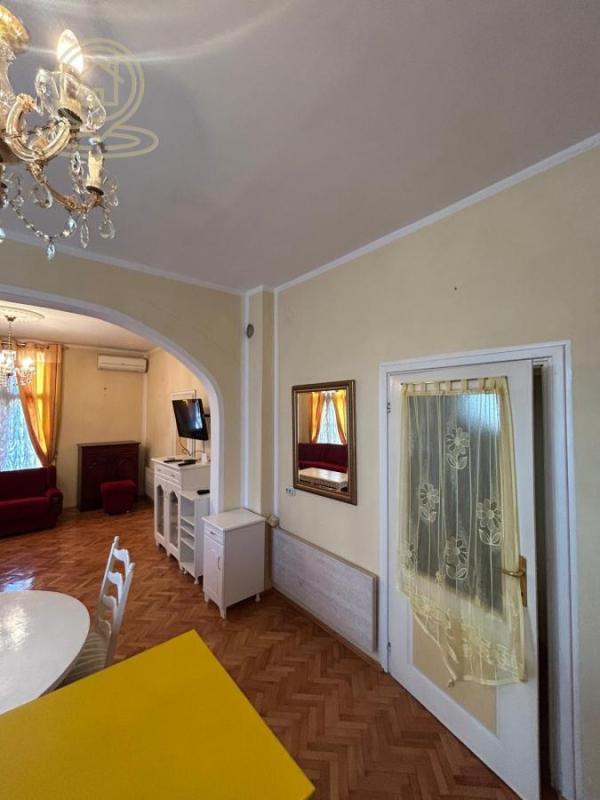 Slika 3 - Na prodaju stan 57m² u centru Niške Banje – prostrana spavaća soba, dnevni boravak, kuhinja, kupatilo,