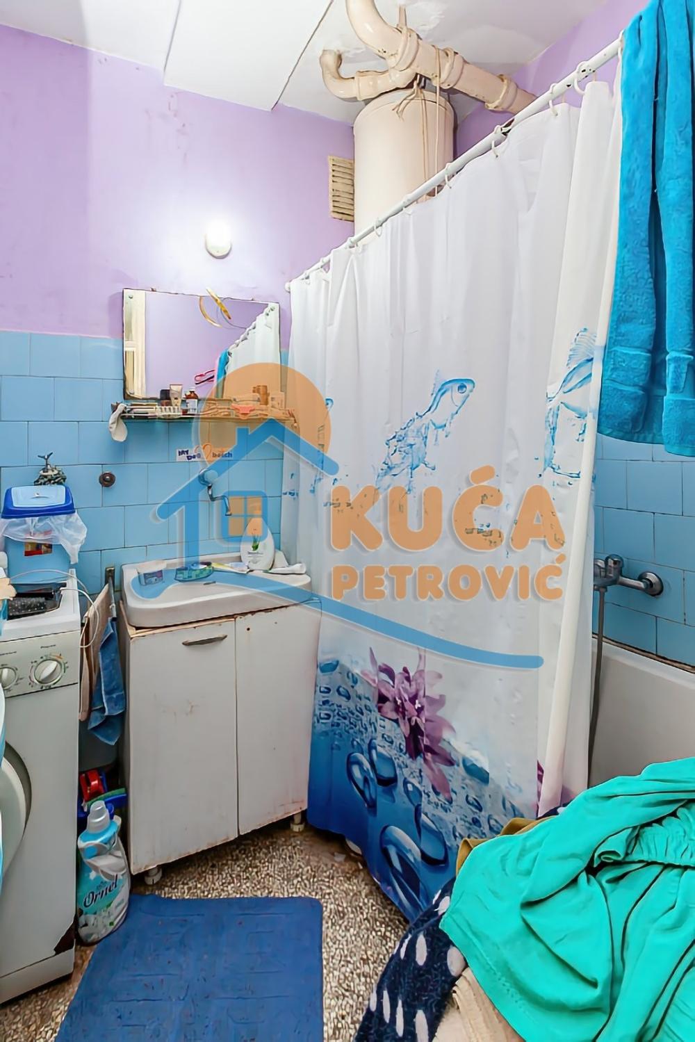 Slika 11 - Stan u zgradi, uknjižen, centralno grejanje, oglas ID p-013679