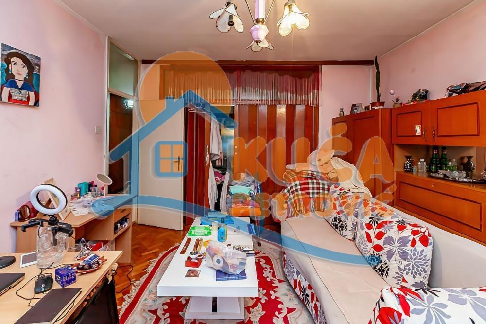 Glavna slika -Stan u zgradi, uknjižen, centralno grejanje, oglas ID p-013679