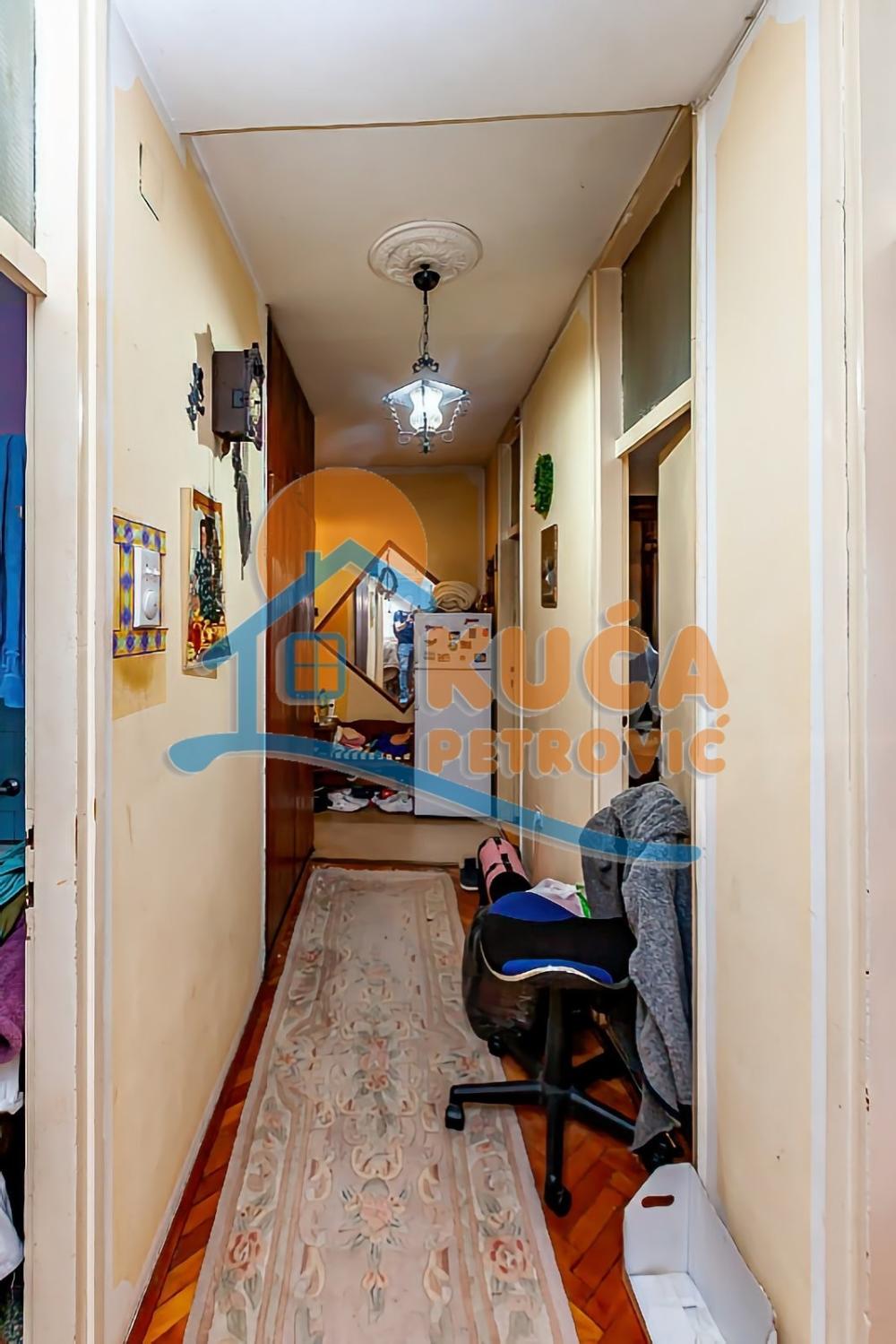 Slika 8 - Stan u zgradi, uknjižen, centralno grejanje, oglas ID p-013679