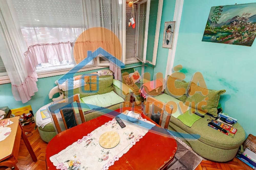 Slika 4 - Stan u zgradi, uknjižen, centralno grejanje, oglas ID p-013679