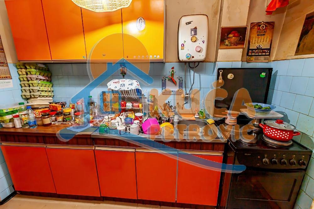 Slika 6 - Stan u zgradi, uknjižen, centralno grejanje, oglas ID p-013679