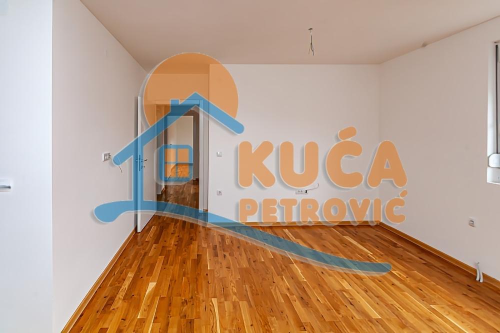 Slika 8 - Stan u zgradi, oglas ID p-013721