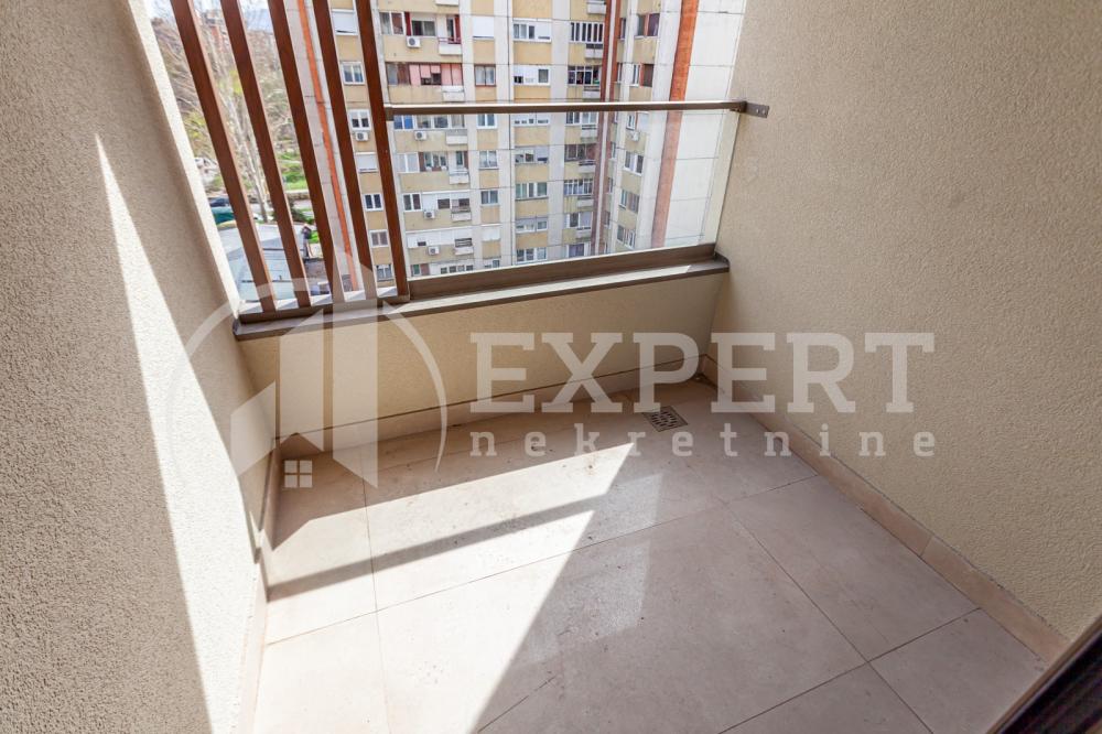 Slika 3 - Stan u zgradi, novogradnja, uknjižen, etažno grejanje, oglas ID p-013661