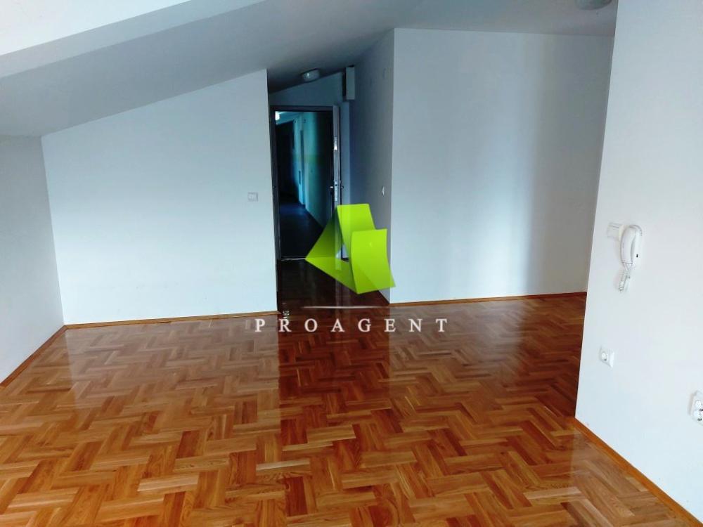 Glavna slika -Nov jednoiposoban stan sa PDV-om u centru ID#6293