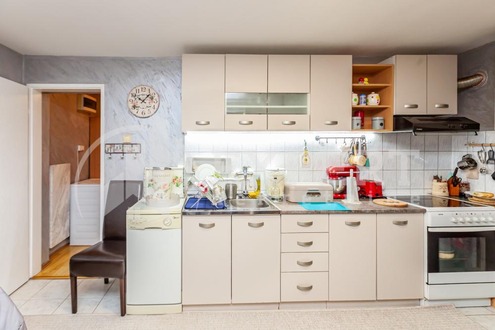 Slika 7 - Stan u zgradi, uknjižen, grejanje na struju, oglas ID p-013773