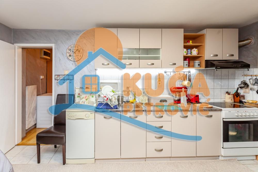 Slika 7 - Stan u zgradi, uknjižen, grejanje na struju, oglas ID p-013773