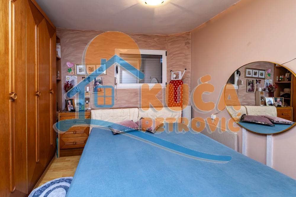 Slika 4 - Stan u zgradi, uknjižen, grejanje na struju, oglas ID p-013773