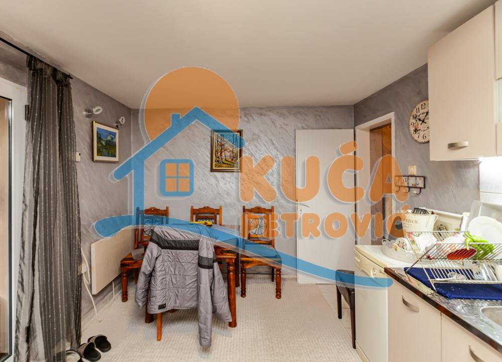 Slika 6 - Stan u zgradi, uknjižen, grejanje na struju, oglas ID p-013773