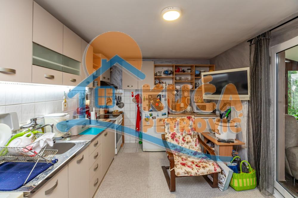 Slika 5 - Stan u zgradi, uknjižen, grejanje na struju, oglas ID p-013773