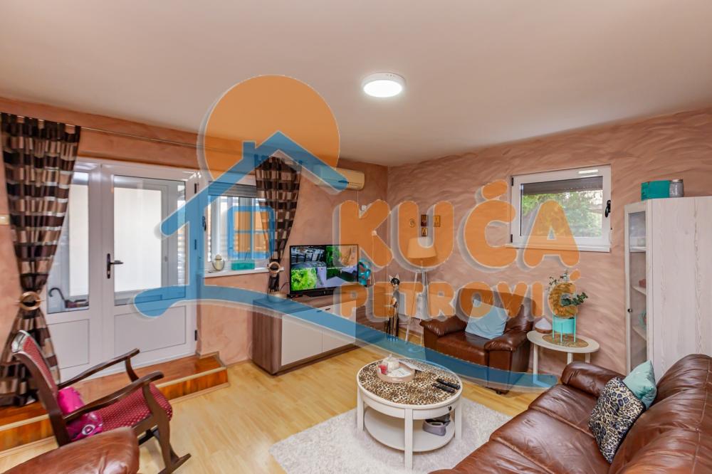 Slika 1 - Stan u zgradi, uknjižen, grejanje na struju, oglas ID p-013773