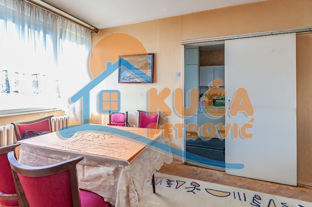 Slika 2 - Stan u zgradi, uknjižen, centralno grejanje, oglas ID p-013789