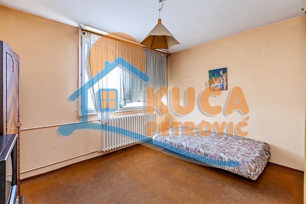 Slika 9 - Stan u zgradi, uknjižen, centralno grejanje, oglas ID p-013789