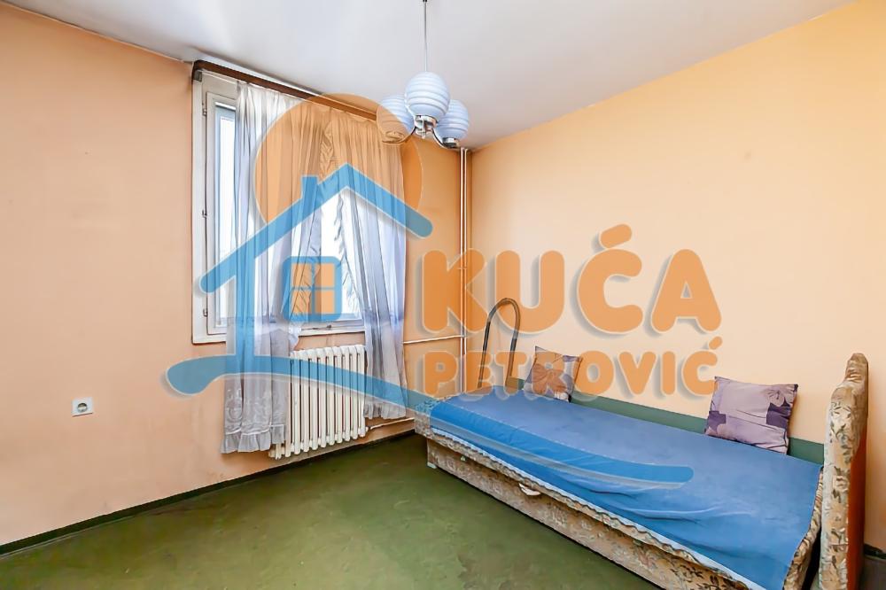 Slika 7 - Stan u zgradi, uknjižen, centralno grejanje, oglas ID p-013789