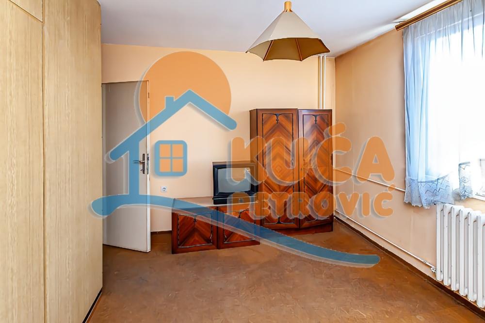 Slika 10 - Stan u zgradi, uknjižen, centralno grejanje, oglas ID p-013789