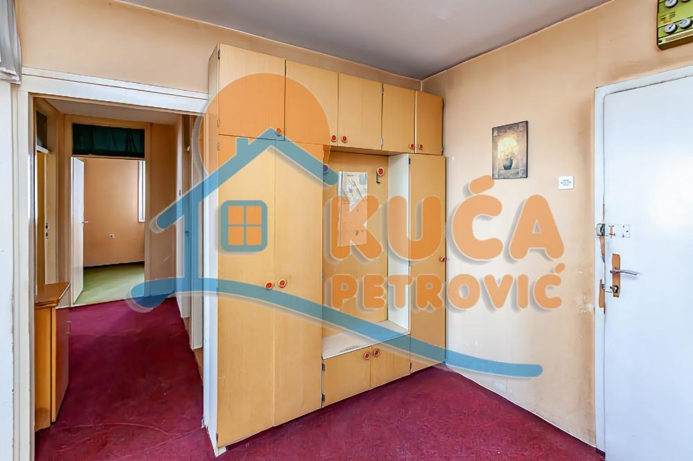 Slika 11 - Stan u zgradi, uknjižen, centralno grejanje, oglas ID p-013789