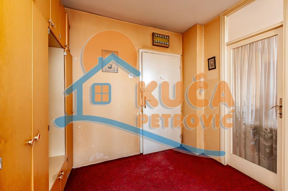 Slika 6 - Stan u zgradi, uknjižen, centralno grejanje, oglas ID p-013789