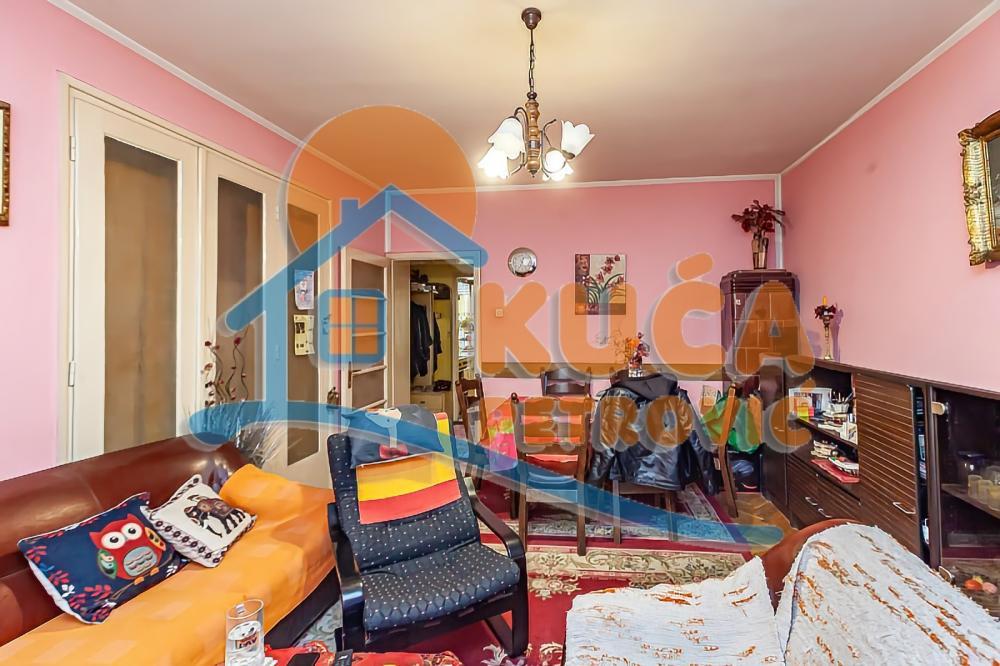 Glavna slika -Stan u zgradi, uknjižen, centralno grejanje, oglas ID p-013804