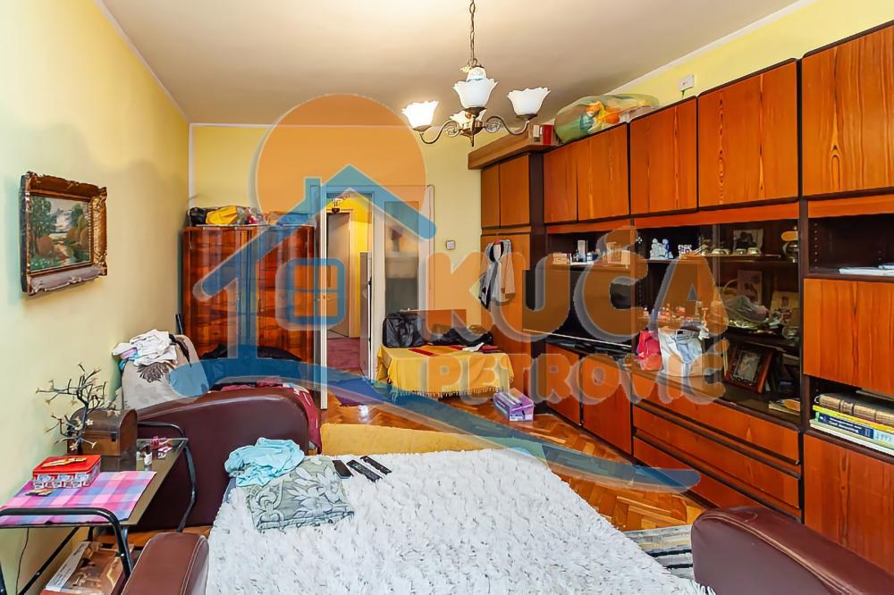 Slika 10 - Stan u zgradi, uknjižen, centralno grejanje, oglas ID p-013804