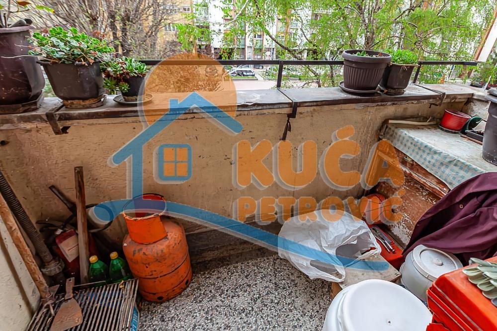 Slika 6 - Stan u zgradi, uknjižen, centralno grejanje, oglas ID p-013804