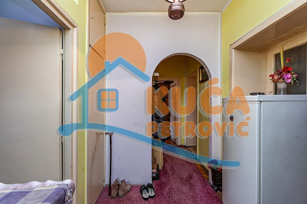 Slika 11 - Stan u zgradi, uknjižen, centralno grejanje, oglas ID p-013804