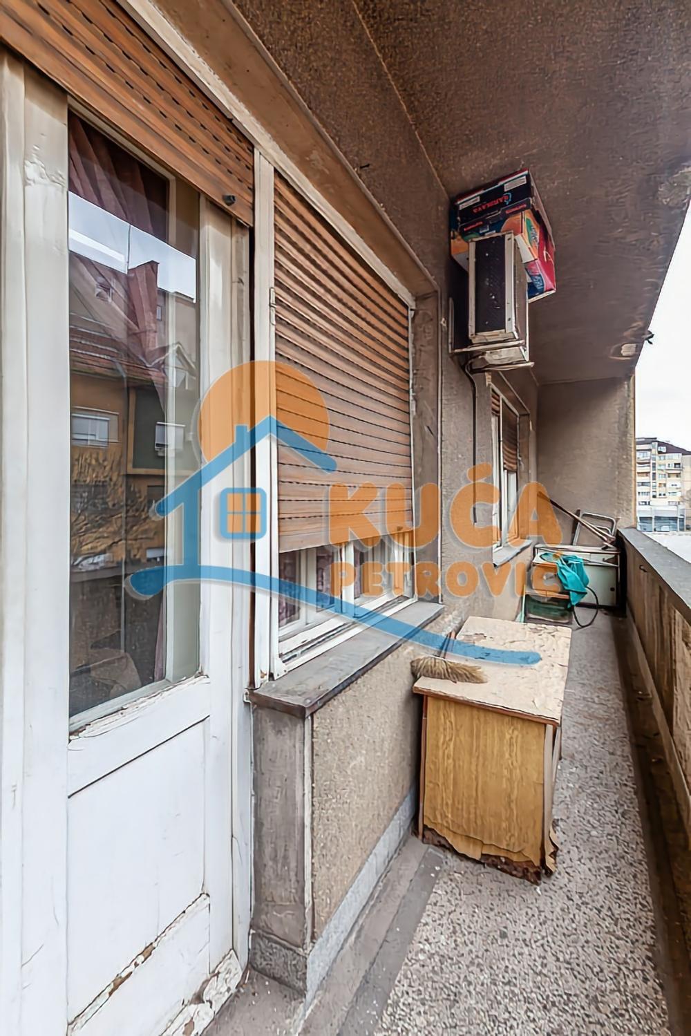 Slika 2 - Stan u zgradi, uknjižen, centralno grejanje, oglas ID p-013804