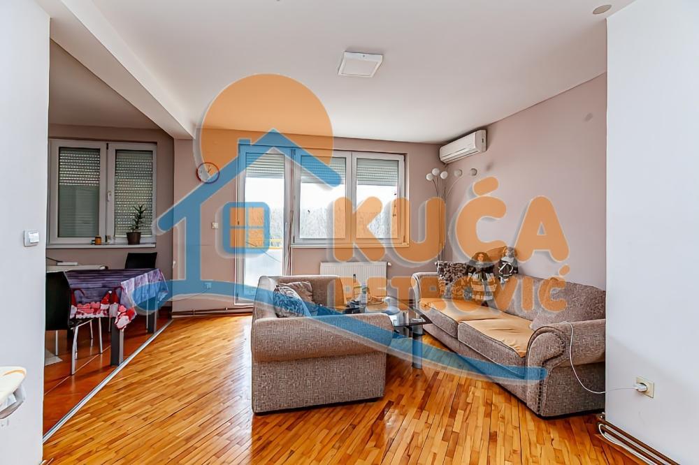 Glavna slika -Stan u zgradi, uknjižen, centralno grejanje, oglas ID p-013805