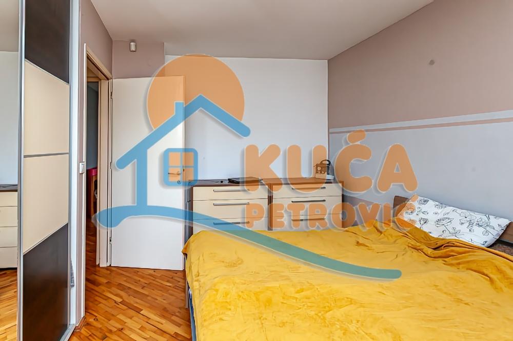 Slika 7 - Stan u zgradi, uknjižen, centralno grejanje, oglas ID p-013805