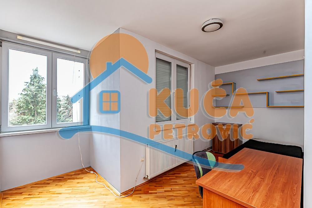 Slika 5 - Stan u zgradi, uknjižen, centralno grejanje, oglas ID p-013805