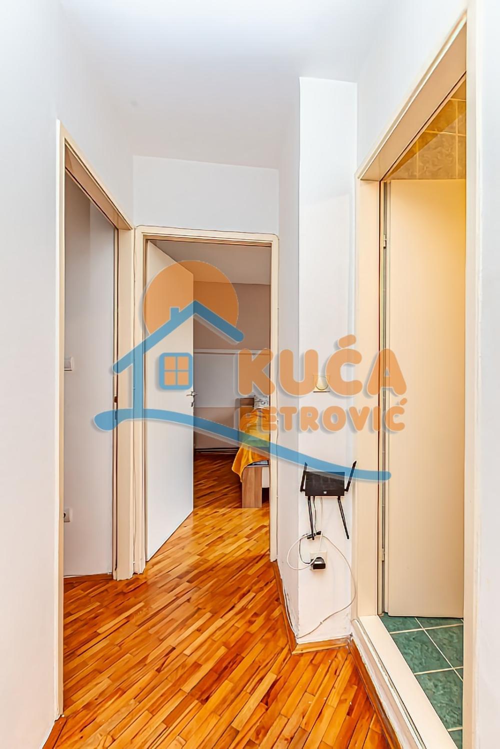 Slika 10 - Stan u zgradi, uknjižen, centralno grejanje, oglas ID p-013805