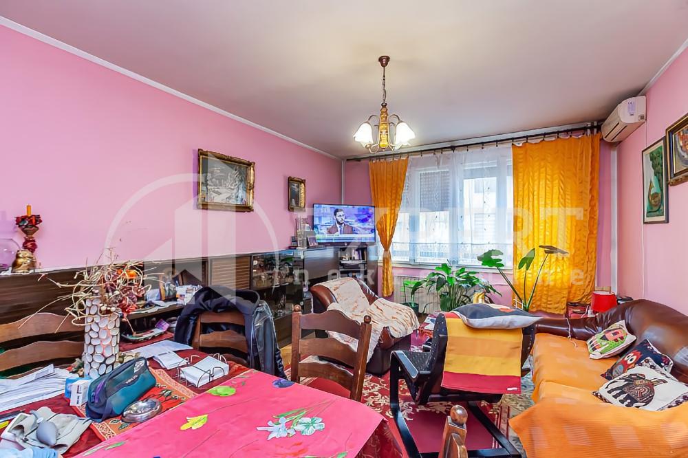 Slika 1 - Stan u zgradi, uknjižen, centralno grejanje, oglas ID p-013804