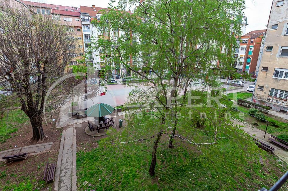 Slika 5 - Stan u zgradi, uknjižen, centralno grejanje, oglas ID p-013804