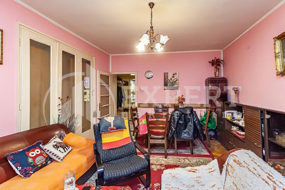 Glavna slika -Stan u zgradi, uknjižen, centralno grejanje, oglas ID p-013804