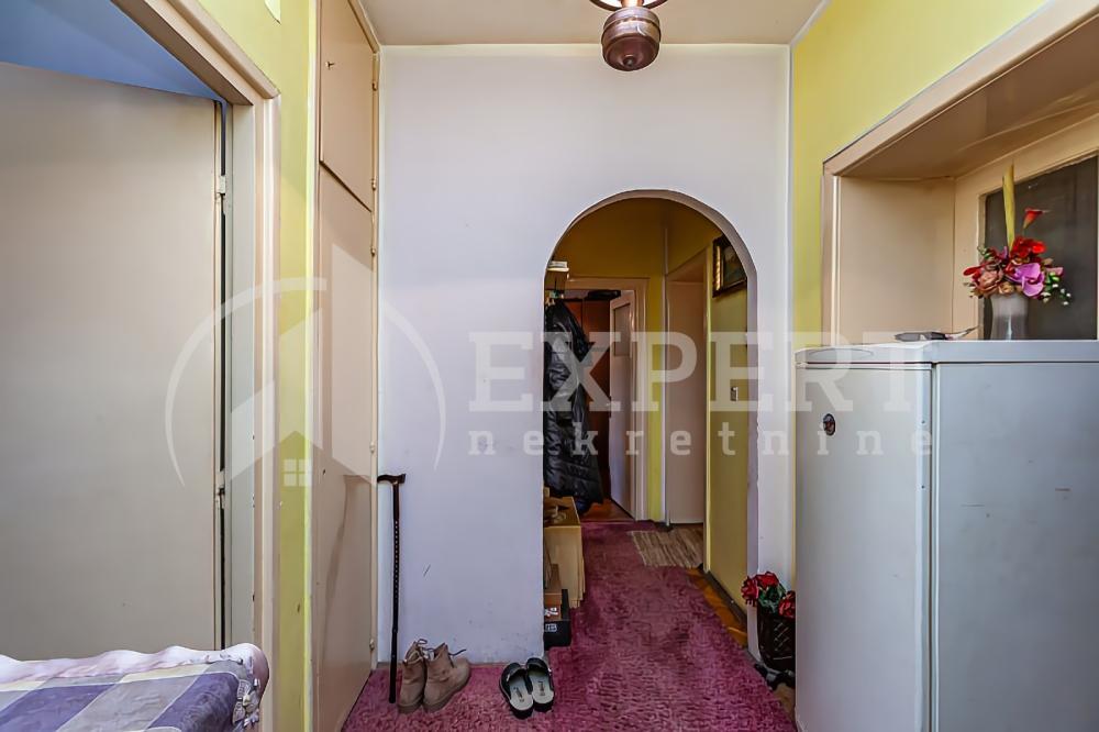 Slika 11 - Stan u zgradi, uknjižen, centralno grejanje, oglas ID p-013804