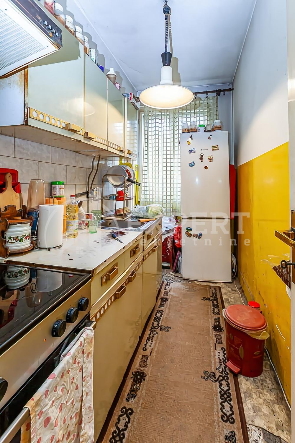 Slika 3 - Stan u zgradi, uknjižen, centralno grejanje, oglas ID p-013804