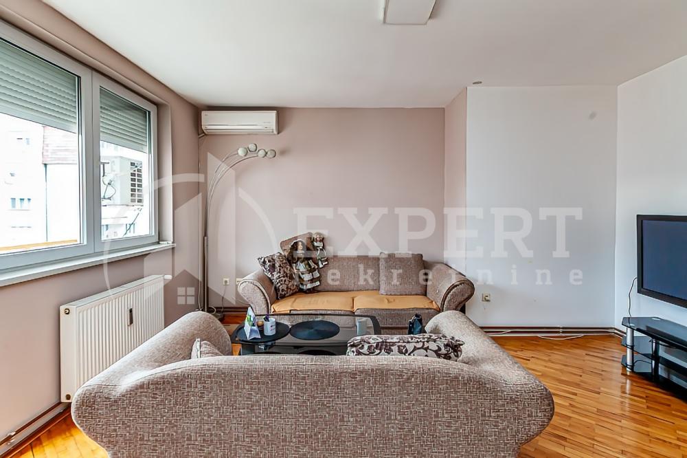 Slika 1 - Stan u zgradi, uknjižen, centralno grejanje, oglas ID p-013805