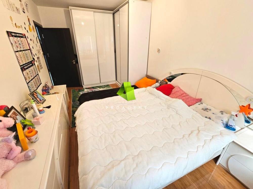 Slika 7 - Dvoiposoban stan sa stvarima u novijoj zgradi na Panteleju ID#6352